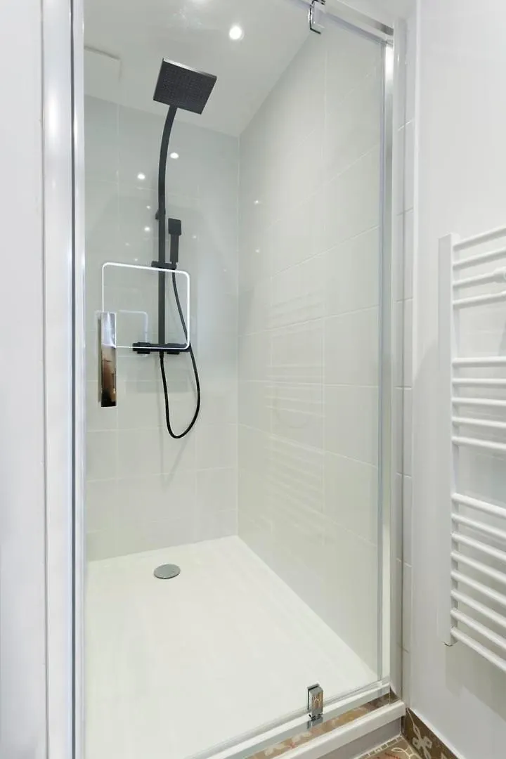 Hamac Suites - T3 Refurbished - 6 Travellers Lyon Apartment